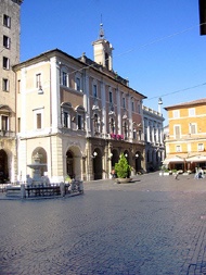 Il palazzo comunale in piazza Vittorio Emanuele, Rieti